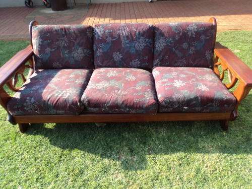 ABSOLUTELY STUNNING SOLID WOOD " WAGON WHEEL" 3 SEATER SOFA/COUCH!!!!! STUNNING!!!!