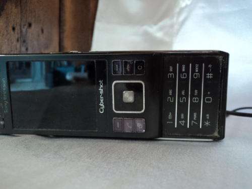 OLD SONY ERICSSON CYBERSHOT CELLPHONE WITH CHARGER FOR SPARE PARTS!!!! NOT WORKING!!!