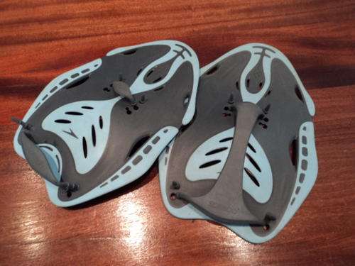 AN AWESOME SET OF SPEEDO BIOFUSE PADDLES - LARGE!!!