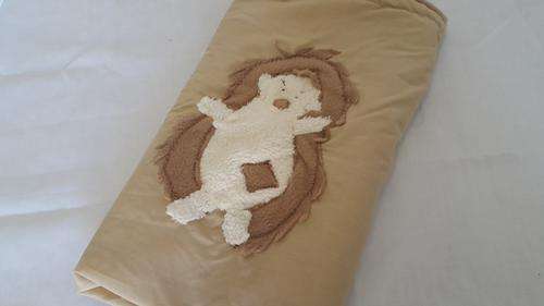 A GORGEOUS WHITE AND BEIGE COTTON AND FLEECE HEDGEHOG BLANKET!!!!!!