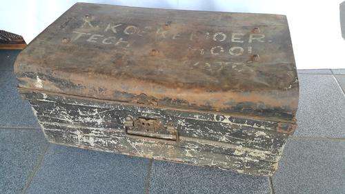 AN AWESOME VINTAGE METAL TROMMEL/TOOL BOX!!!! GREAT PIECE FOR USE OR DECOR!!!!!