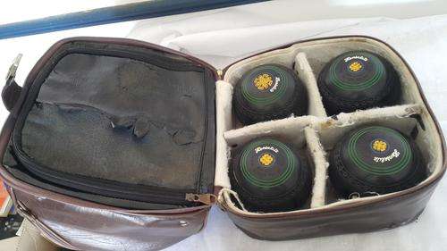AWESOME VINTAGE? SET OF HENSELITE SIZE 4 HEAVY CLASSIC DELUXE LAWN BOWLS IN  BAG!!!!!!