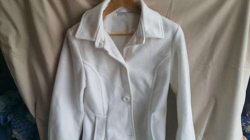 AN ELEGANT WHITE KARA WINTER COAT!!!! EXCELLENT CONDITION!!!! SIZE 36!!!