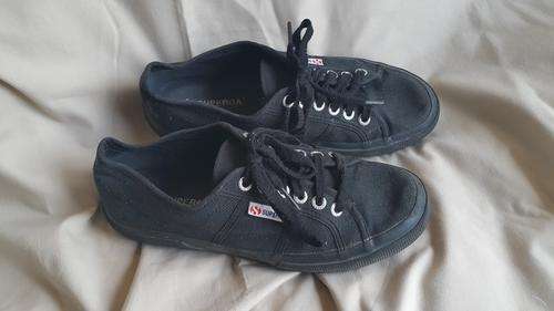 AN AWESOME PAIR OF BLACK SUPERGA SHOES!!! SIZE 39/6