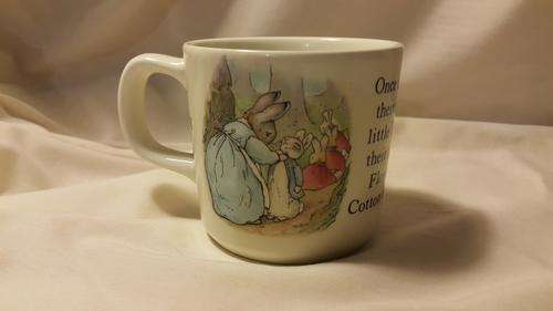AN ABSOLUTELY AMAZING WEDGEWOOD MADE IN ENGLAND BEATRIX POTTER DESIGN PETER RABBIT MUG!!!!!