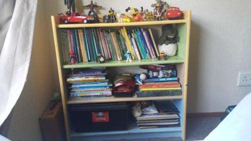 A 3 SHELF WOODEN PAINTED BOOKSHELF!!!!!! PERFECT FOR ANY BEDROOM!!!!!