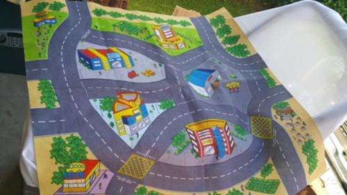 AN AWESOME 70CM X 70CM KIDS ROADS/TOWN PLAY MAT!!!! TOO CUTE!!!