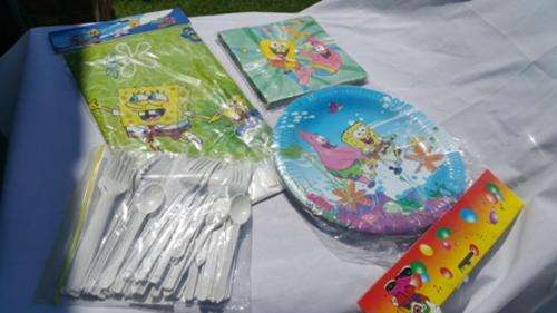 HAVE AN AMAZING SPONGEBOB PARTY!!!! PLATES, SERVIETTES, TABLECLOTH AND UTENSILS!!!!
