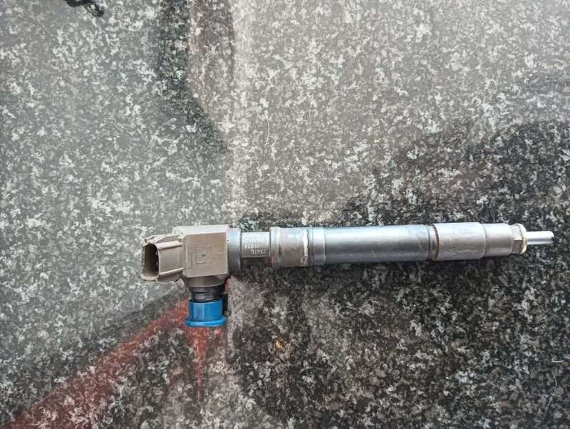 Denso Common Rail Injector 23670-0E020 For Toyota Hilux 2GD-FTV 2.4L