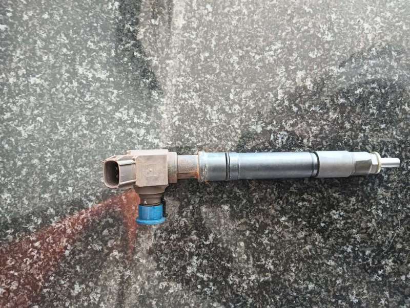 Denso Common Rail Injector 23670-0E020 For Toyota Hilux 2GD-FTV 2.4L