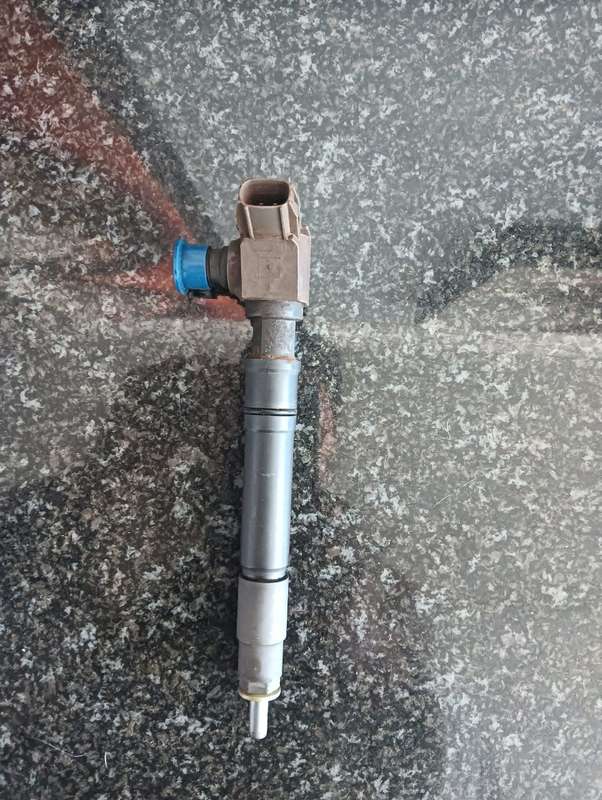 Denso Common Rail Injector 23670-0E020 For Toyota Hilux 2GD-FTV 2.4L