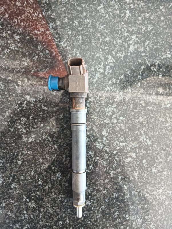 Denso Common Rail Injector 23670-0E020 For Toyota Hilux 2GD-FTV 2.4L