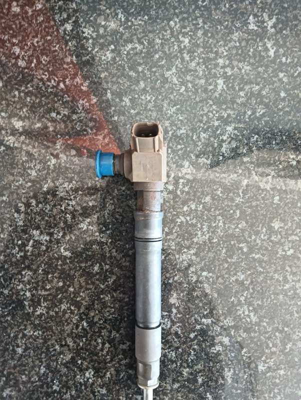 Denso Common Rail Injector 23670-0E020 For Toyota Hilux 2GD-FTV 2.4L