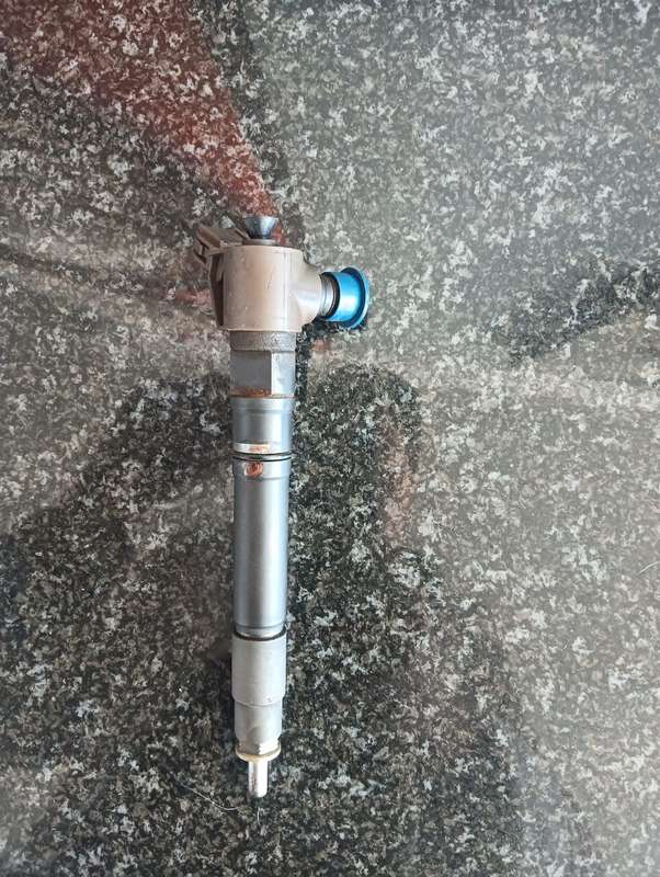 Denso Common Rail Injector 23670-0E020 For Toyota Hilux 2GD-FTV 2.4L