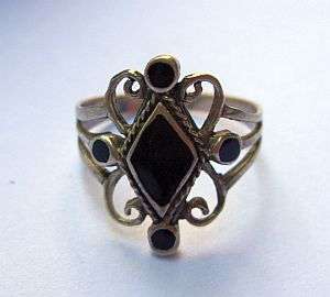 A STERLING SILVER RING - MARKED 925