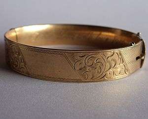 A SPLENDID VINTAGE 9CT GOLD HINGED CUFF BANGLE BY LAGARMIC