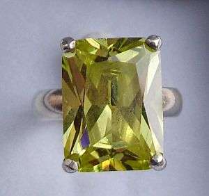 GORGEOUS STERLING SILVER RING SET WITH A LARGE FACETED STONE