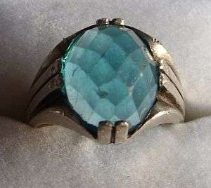 AN OLD STERLING SILVER RING SET WITH AN UNUSUAL STRIKING FACETED BLUE STONE