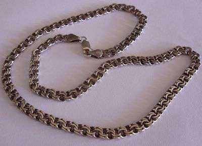UNUSUAL AND STUNNING STERLING SILVER NECKLACE - LOOK AT THE LINKS