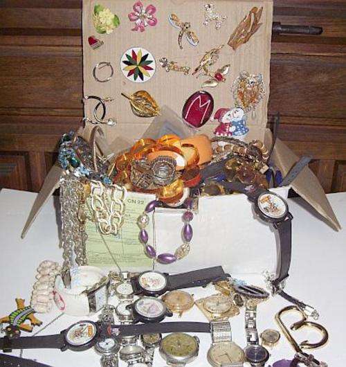 SCRATCH PATCH DE LUX - BROWSE A BIT - WATCHES , JEWELS AND MORE ........