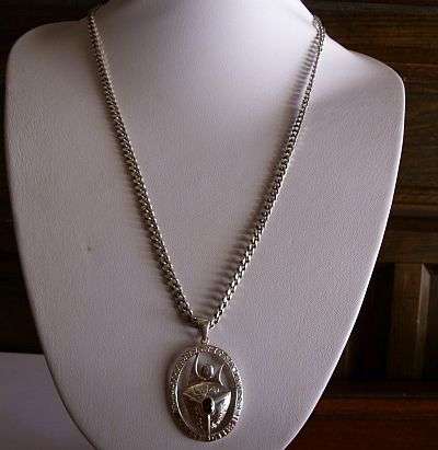 24 HR AUCTION !!!!LARGE RELIGIOUS STERLING SILVER PENDANT WITH LONG STRONG STERLING SILVER NECKLACE