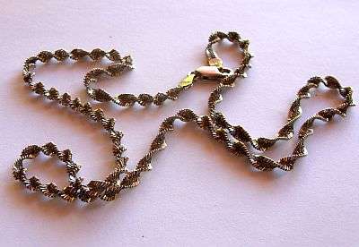 A GORGEOUS TWISTED DESIGN STERLING SILVER NECKLACE