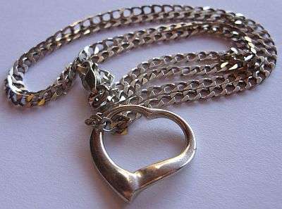 A STERLING SILVER NECKLACE WITH A NICE SIZED HEART PENDANT