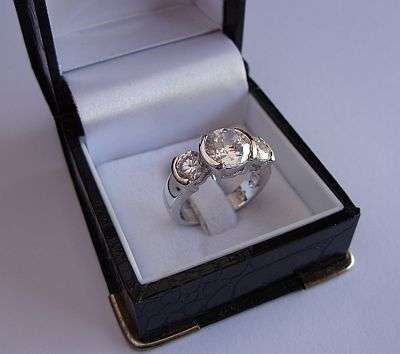 OH MY PRECIOUS ! A SUPER SPARKLY STERLING SILVER RING - LOOKS NEW !!