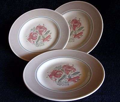 THREE CHARMING ART DECO SIDE PLATES BY WELL KNOWN SUSIE COOPER - BONUS DEAL !!! COME SEE !!
