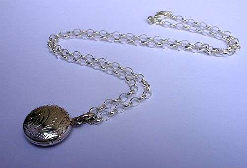 AN AWESOME OVAL LINK STERLING SILVER NECKLACE WITH STERLING SILVER LOCKET - LAST ONE !!!