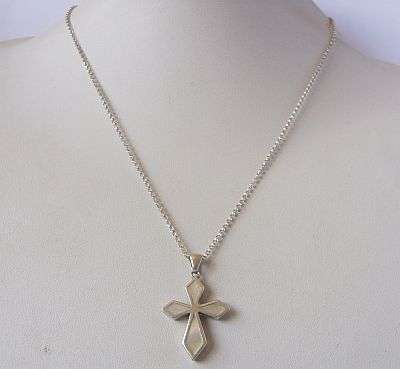 A SOLID STERLING SILVER NECKLACE WITH A MOTHER OF PEARL SET STERLING SILVER CROSS PENDANT !!!