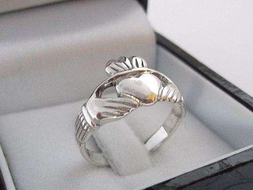 A CHARMING STERLING SILVER IRISH SWEETHEART RING ALSO KNOWN AS THE CLADDAGH RING ...SWEET !!!!