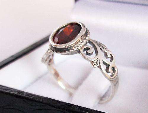 WATTA BEAUTY !!! A SOLID STERLING SILVER RING SET WITH A FACETED RED STONE ....CURVY AND ATTRACTIVE