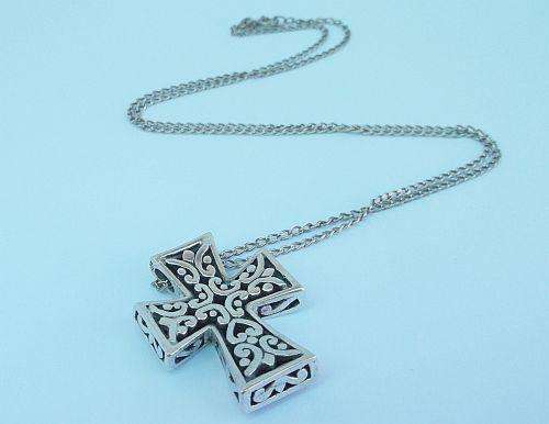 SOLID AS A ROCK !!! A STERLING SILVER NECKLACE WITH A VERY HEAVY STERLING SILVER CROSS PENDANT !!!