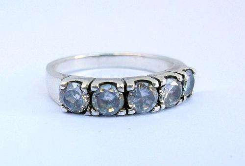 A BEAUTIFUL VINTAGE STYLE STERLING SILVER RING SET WITH STUNNING FACETED CZ STONES !!!! PRAGTIG !!!!