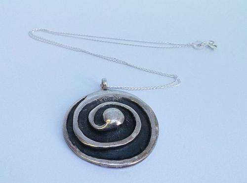 A SENSATIONAL HEAVY SOLID STERLING SILVER DESIGNER PENDANT PLUS A FREE STERLING SILVER NECKLACE !!!
