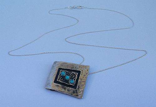 AN ARTY FARTY STERLING SILVER PENDANT WITH FIERY ATTRACTION PLUS A FREE STERLING SILVER NECKLACE !!!
