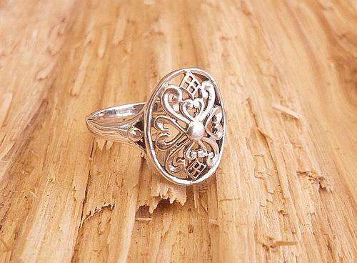 A MARVELOUS INTRICATELY DESIGNED SOLID STERLING SILVER RING ...REAL STYLE !!!