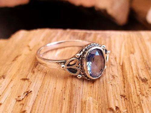 AN EXTREMELY SMART SOLID STERLING SILVER RING SET WITH A FACETED BLUE STONE ...GREAT !!!
