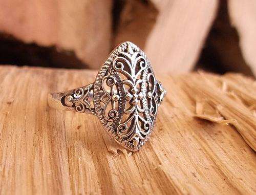AN AMAZING INTRICATELY DETAILED SOLID STERLING SILVER RING ...SOMETHING SPECIAL ...WOW !!!
