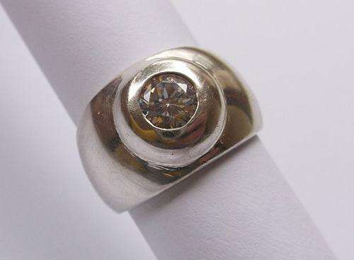 A GORGEOUS WIDE SOLID STERLING SILVER RING SET WITH A BEAUTIFULLY FACETED STONE !!! WOW !!! WOW !!!