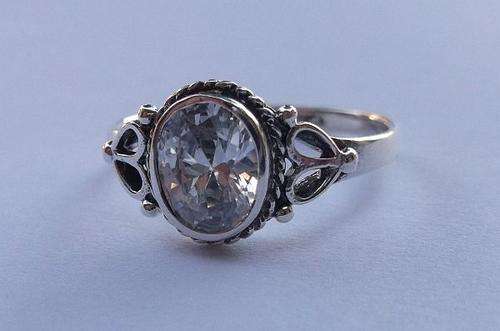 A CLASSY STERLING SILVER RING SET WITH A GORGEOUSLY FACETED CLEAR STONE ...IMPRESSIVE BEAUTY !!!