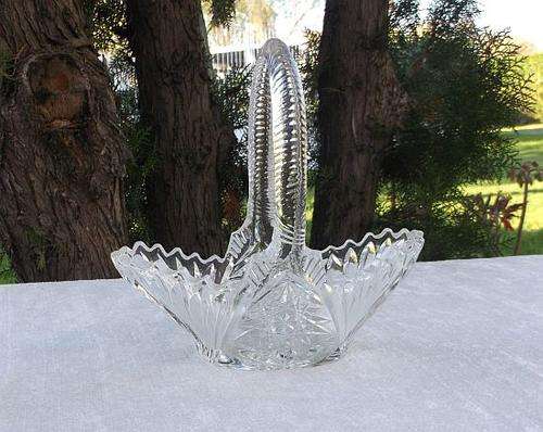 A CHARMING VINTAGE GLASS BASKET WITH "RIBBED LOOK" HANDLE ...GREAT FOR SWEETIES !!!!