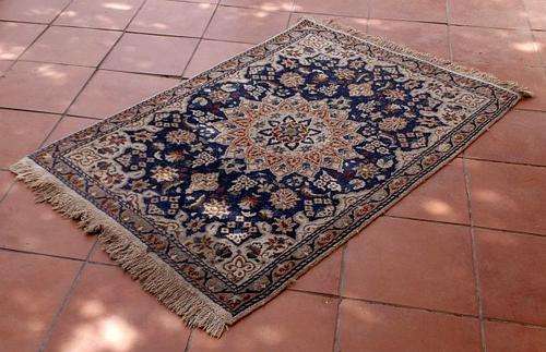 A STUNNING VINTAGE PERSIAN RUG - 1.480 X 0.88 M