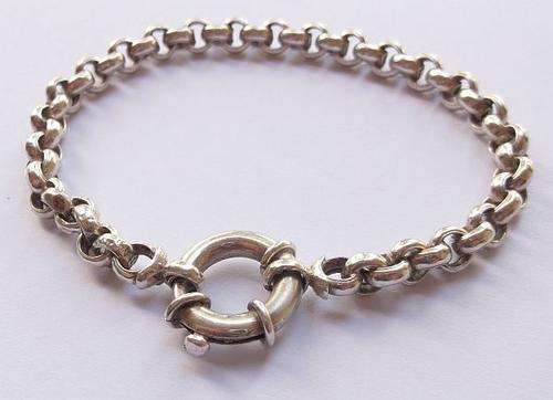 A LOVELY STERLING SILVER ROUND LINK BRACELET WITH SIGNORETTI CLASP ....NICE !!