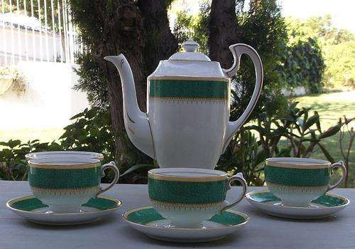 RARE AND VALUABLE !! AN OLD TEA SET BY GROSVENOR CHINA ..MADE IN ENGLAND...THE ALLANDALE PATTERN....