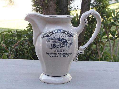 A STUNNING VINTAGE WATER JUG MADE IN RECOGNITION OF THE BRANDY MAKERS AT PAARL ROCK !! WOW !!!