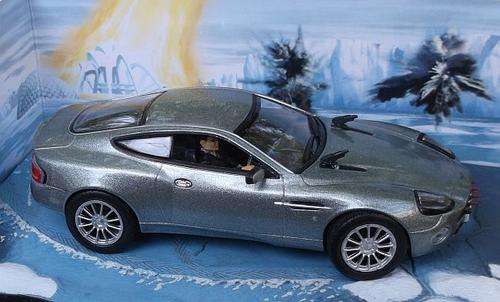 JAMES BOND 007 DIE CAST METAL MODEL FROM DIE ANOTHER DAY ...ASTON MARTIN V12 VANQUISH ....WOW !!!!