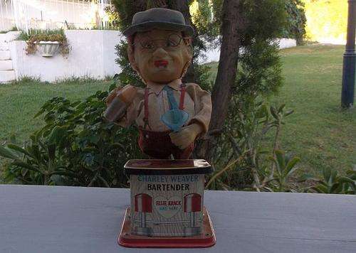 WHAT A RARITY !!! A VINTAGE 1950`S BATTERY OPERATED TINPLATE BARTENDER BAR ORNAMENT !!! SO AWESOME !