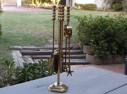 A STUNNING VINTAGE SOLID BRASS FIRE TOOL SET ....COMPLETE ....WELL LOOKED AFTER !!! AWESOME !!!